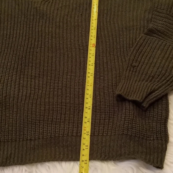 Love by designe womans olive green sweater sz L - Picture 2 of 16